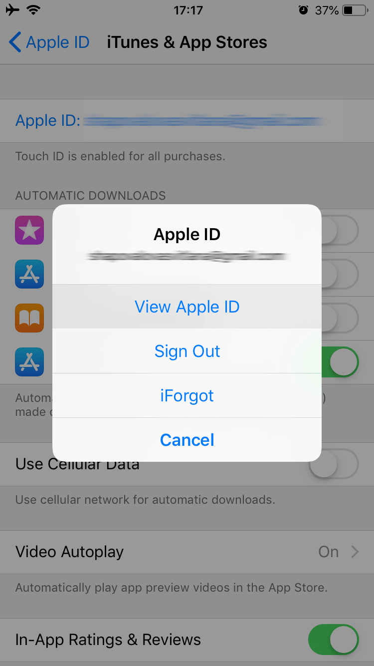 Atingeți Apple ID în setările iPhone pentru a schimba locația