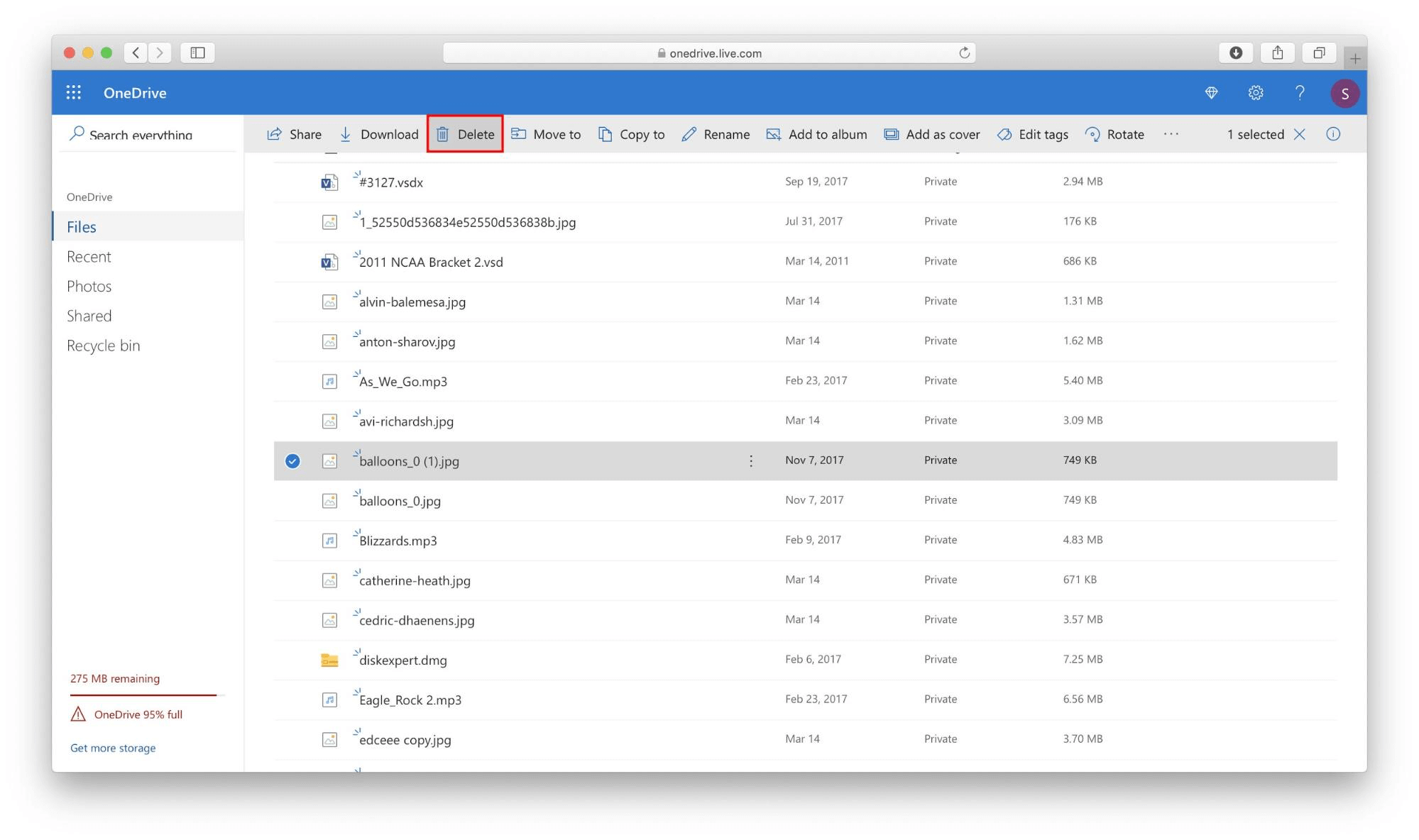 Ticked duplicates and highlighted Delete option in OneDrive account opened in browser 