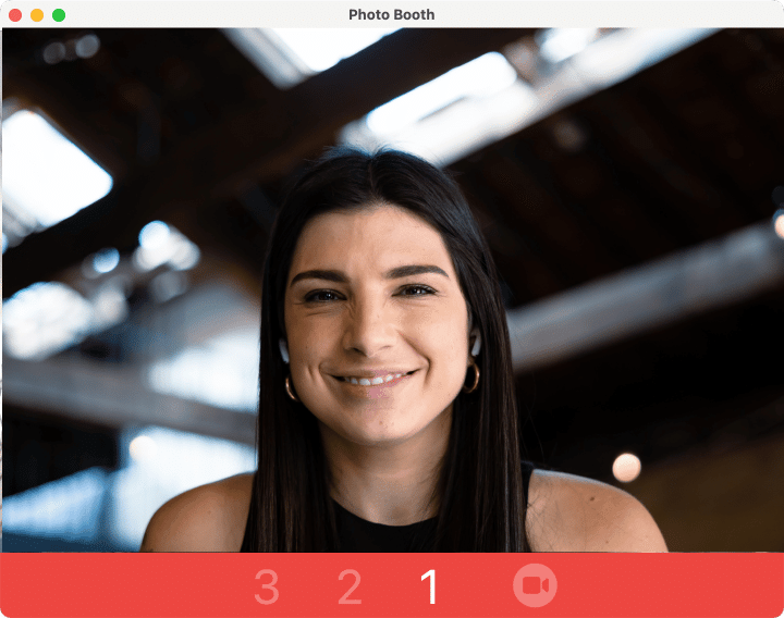 photo booth window showing the button to take a photo on Mac