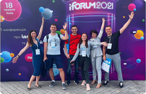team at iForum 2021